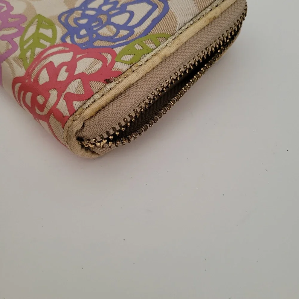 Coach Signature C Floral Scribble Zip Around Wallet Beige Tan Red Interior
